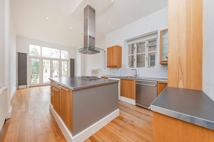 2 Bedroom Flat To Rent In Coniston Road, London, N10