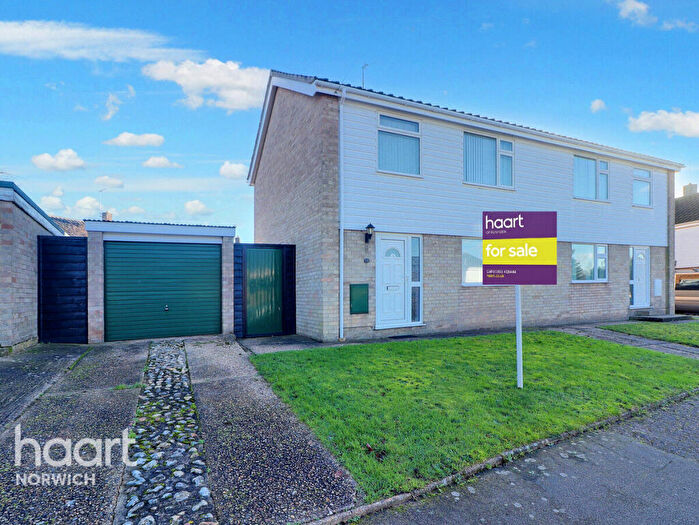 3 Bedroom Semi-Detached House For Sale In Links Way, Norwich, NR14