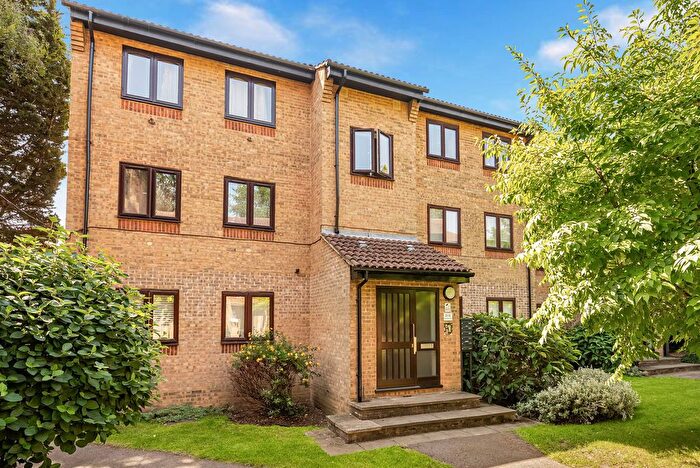 2 Bedroom Flat For Sale In Gresham Way, London, SW19