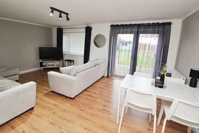 3 Bedroom Terraced House For Sale In Bakewell Lea, Glossop, Derbyshire, SK13