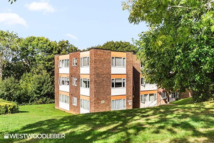 1 Bedroom Flat For Sale In Hillside, Hoddesdon, EN11