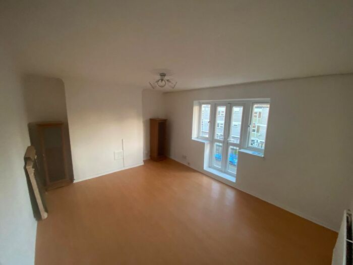 2 Bedroom Flat To Rent In Bedroom Flat For Rent Tivendale, N8