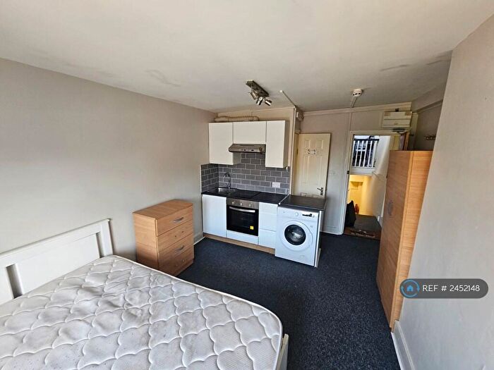 Studio To Rent In Park Parade, London, NW10