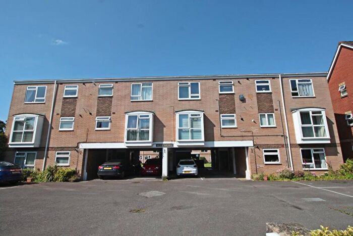 2 Bedroom Apartment To Rent In Victoria Road, Netley Abbey, Southampton, SO31