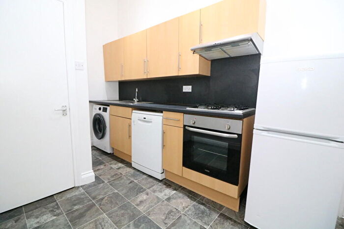 2 Bedroom Flat To Rent In High Street, RH4