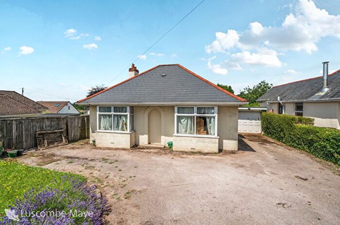 2 Bedroom Bungalow For Sale In Totnes Road, Ipplepen, Newton Abbot, TQ12