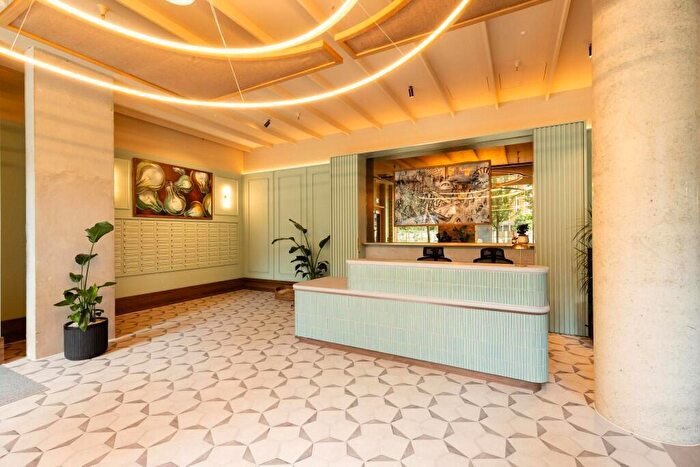 3 Bedroom Flat To Rent In Embassy Boulevard, London, SW11