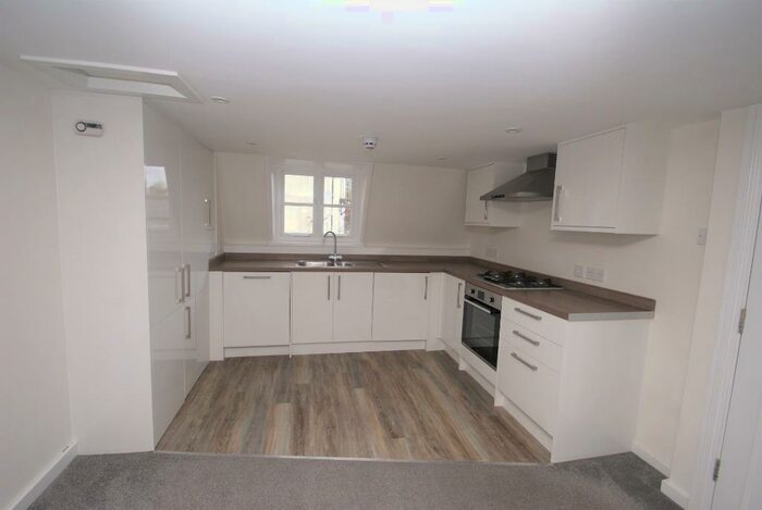 3 Bedroom Flat To Rent In George Yard, Andover, SP10