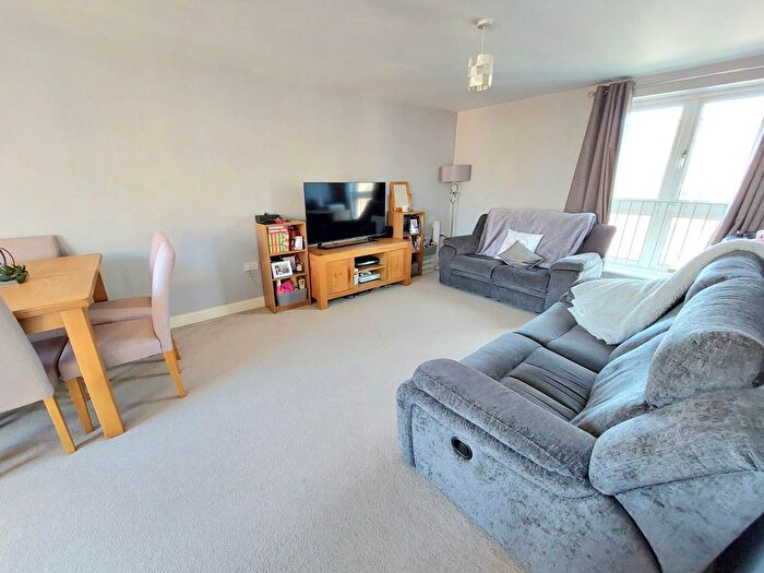 2 Bedroom Flat For Sale In Edge Street, Aylesbury, HP19