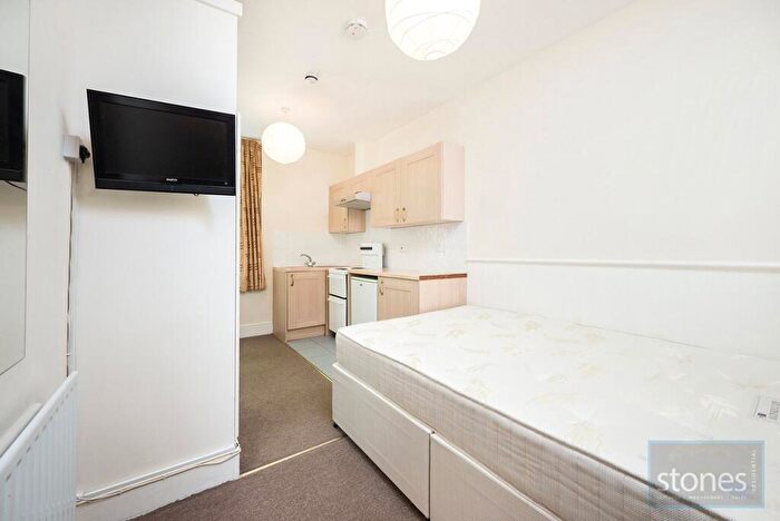 Apartment To Rent In Belsize Avenue, London, NW3