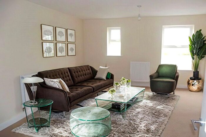 2 Bedroom Flat For Sale In Clivedon Way, Aylesbury, Buckinghamshire, HP19