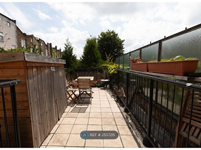 3 Bedroom Maisonette To Rent In Tollington Way, London, N7