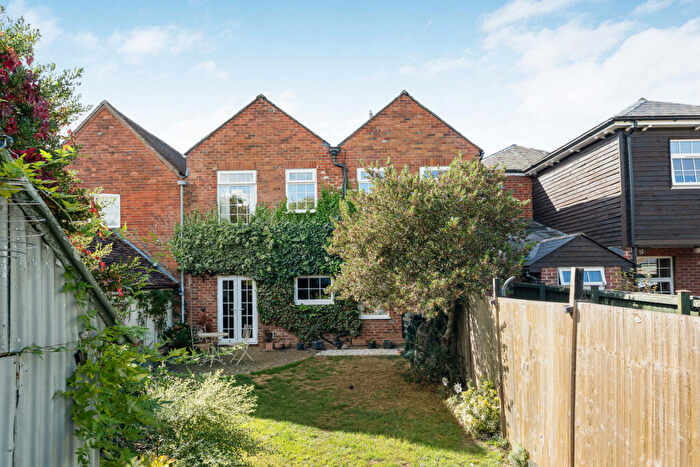 2 Bedroom Apartment For Sale In High Street, Steventon, OX13