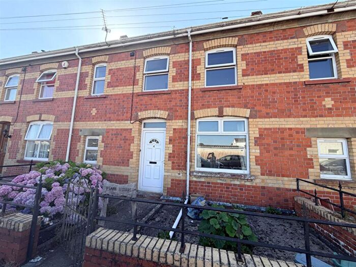 3 Bedroom Terraced House For Sale In Brynteg Terrace, Ammanford, SA18