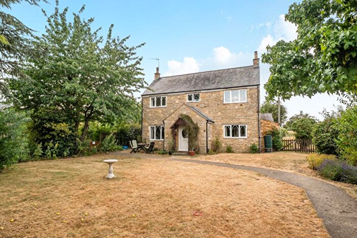 4 Bedroom Detached House For Sale In Kettering Northamptonshire, NN14