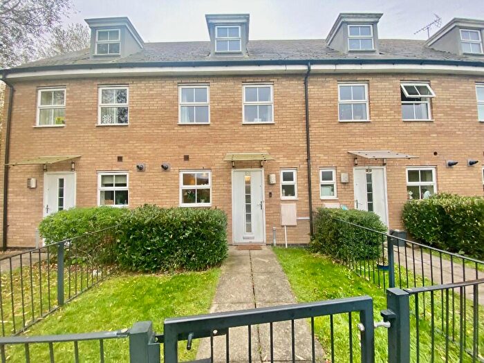 3 Bedroom Town House For Sale In Harn Road, Hampton Centre, Peterborough, Cambridgeshire, PE7