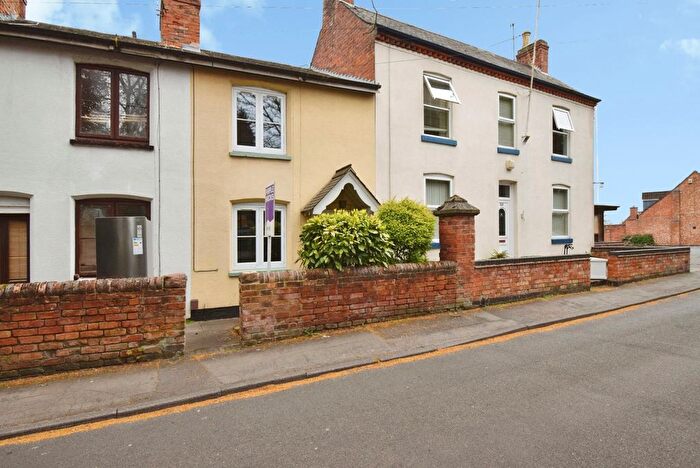 2 Bedroom End Of Terrace House For Sale In Front Street, Leicester, Leicestershire, LE4