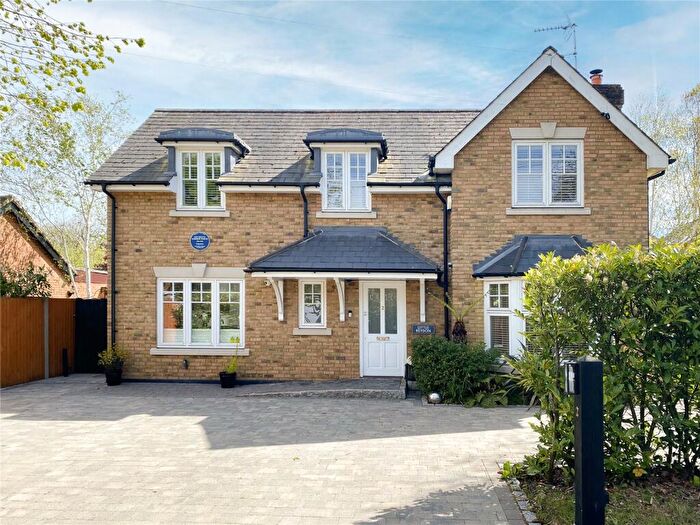 4 Bedroom Detached House For Sale In Midway, Walton-On-Thames, KT12