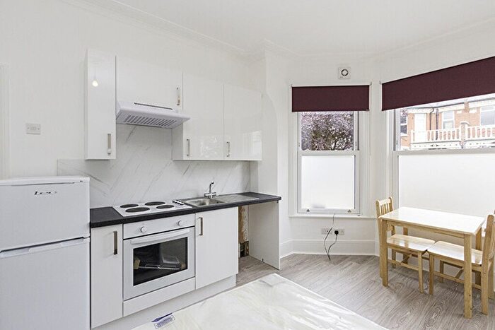 Studio To Rent In Ellesmere Rd, London, NW10