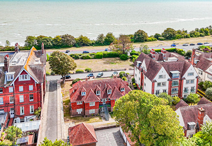 2 Bedroom Apartment For Sale In Chatsworth Gardens, Eastbourne, East Sussex, BN20
