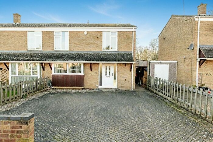 4 Bedroom Semi-Detached House For Sale In Sterling Road, Kidlington, OX5