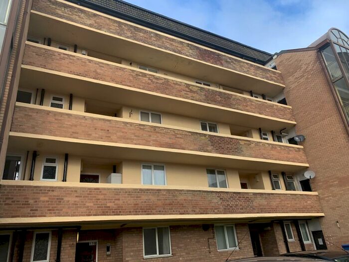2 Bedroom Apartment To Rent In Minster Court, L7