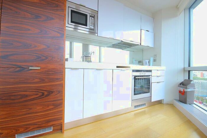 Studio To Rent In Ontario Tower, Fairmount Avenue, Canary Wharf, Blackwall, London, E14