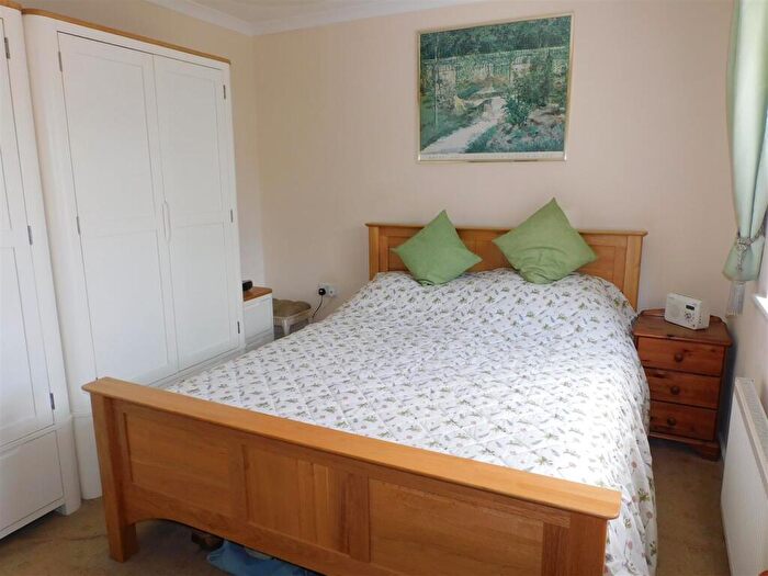 3 Bedroom End Of Terrace House For Sale In Chard Road, Axminster, EX13