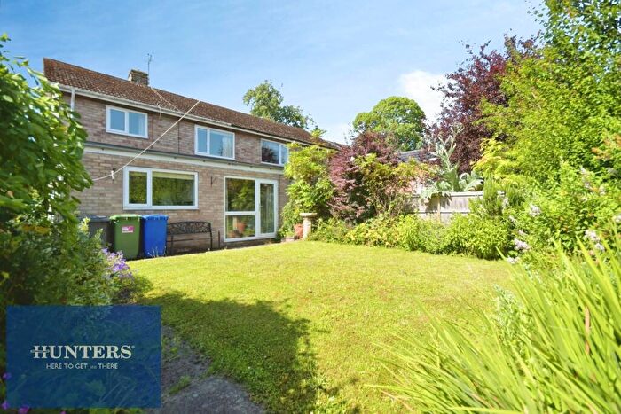 3 Bedroom Semi-Detached House For Sale In Glenthorne Close, Brampton, Chesterfield, S40