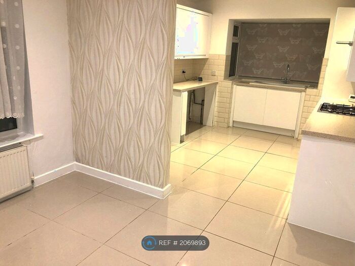 2 Bedroom Bungalow To Rent In Doriam Avenue, York, YO31