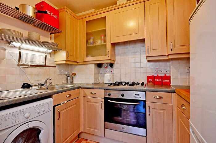 1 Bedroom Flat To Rent In Bristowe Close, Brixton, London, SW2