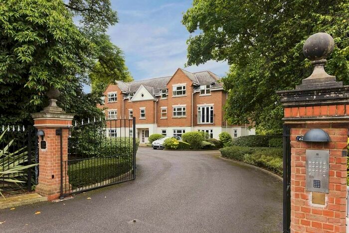 2 Bedroom Flat To Rent In Walton, Walton-On-Thames, KT12