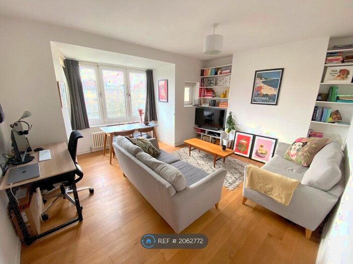 2 Bedroom Flat To Rent In Greenwood Road, London, E8