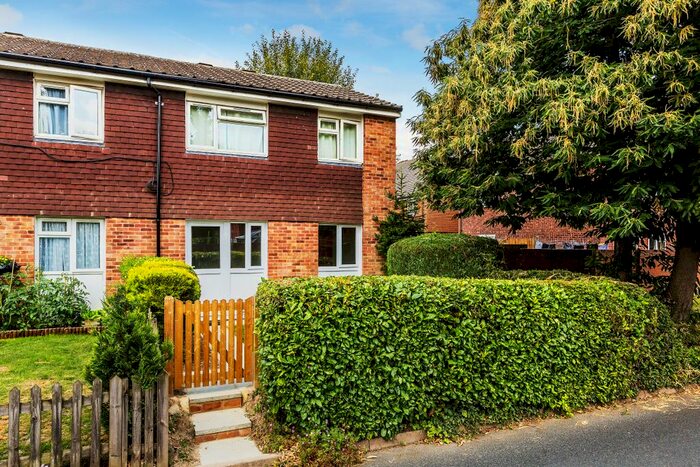 1 Bedroom Maisonette To Rent In The Greenway, Hurst Green, Oxted, RH8