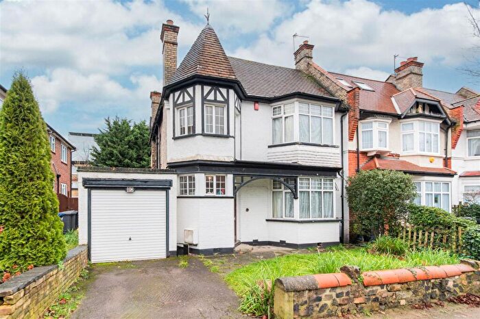 4 Bedroom End Of Terrace House For Sale In Woodlands Avenue, Finchley, N3