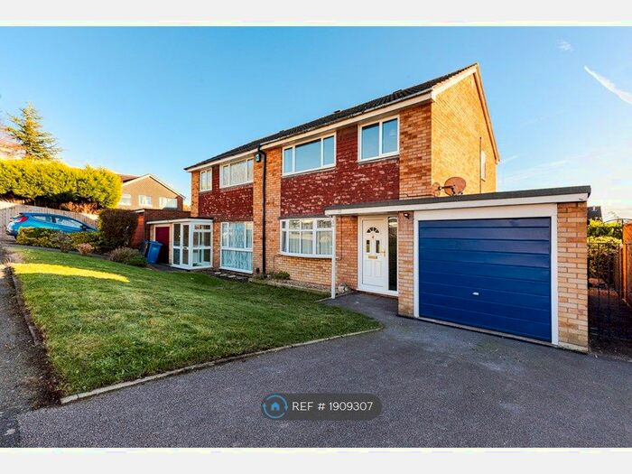 3 Bedroom Semi-Detached House To Rent In Hampton Close, Tamworth, B79