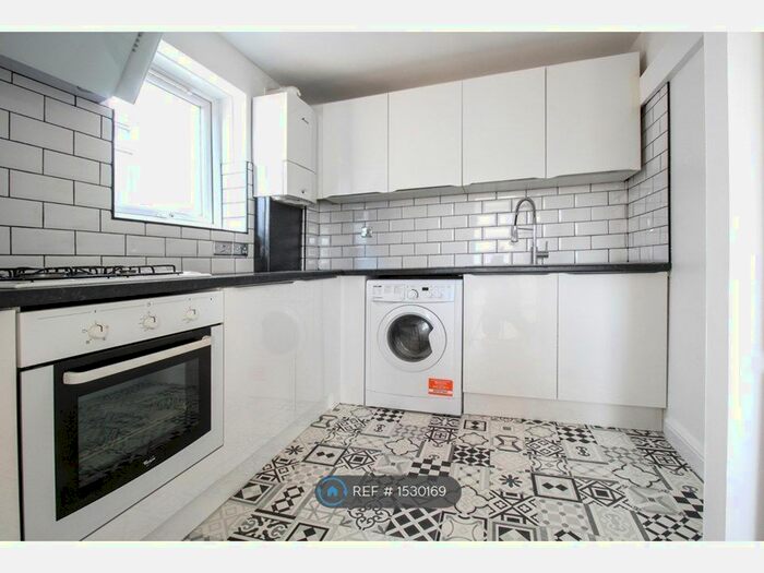 1 Bedroom Flat To Rent In Linton Court, Bromley, BR1