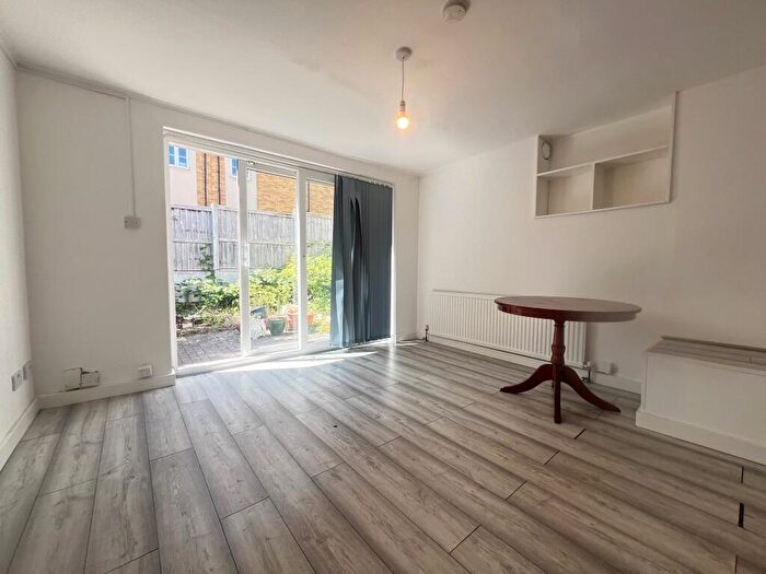 2 Bedroom Property To Rent In Haling Park Road, CR2