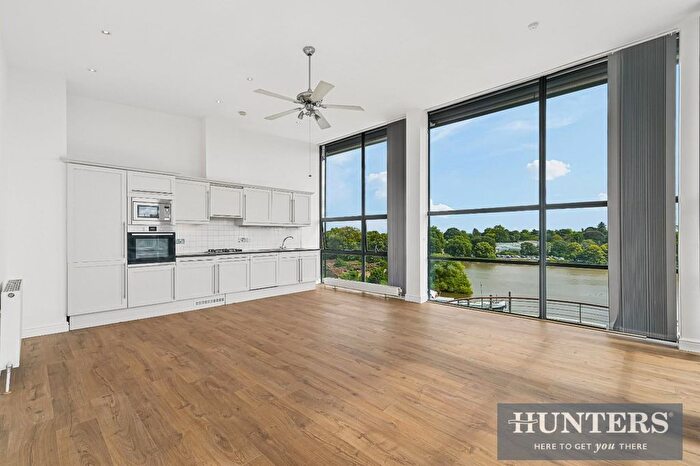 2 Bedroom Flat For Sale In Goat Wharf, Brentford, TW8