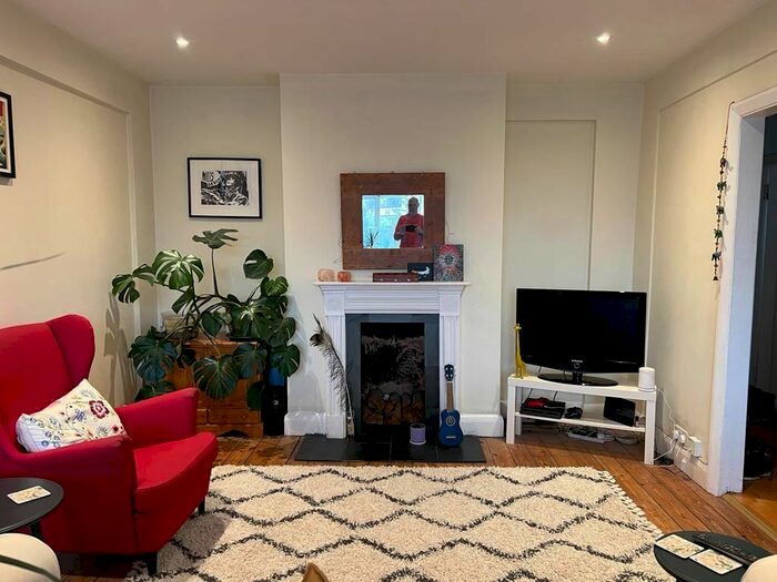 1 Bedroom Flat To Rent In Moira Court, Balham Park Road, London, SW17
