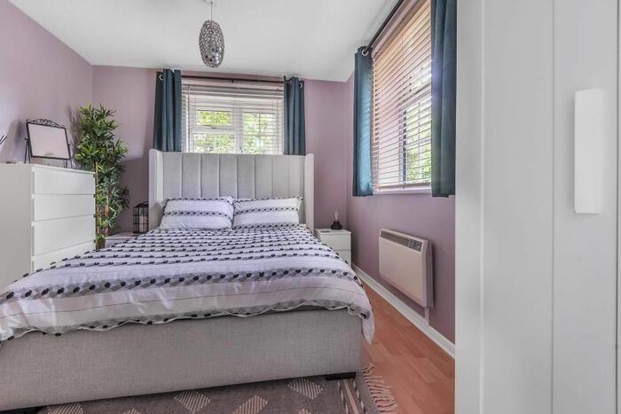 1 Bedroom Flat To Rent In Bagshot, Surrey, GU19