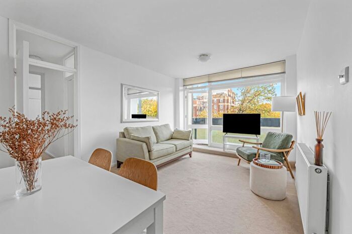 2 Bedroom Flat For Sale In Ladbroke Grove, Holland Park, W11
