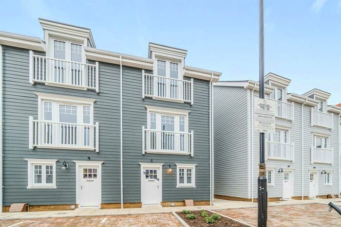 4 Bedroom Town House To Rent In Maine Street, Reading, RG2