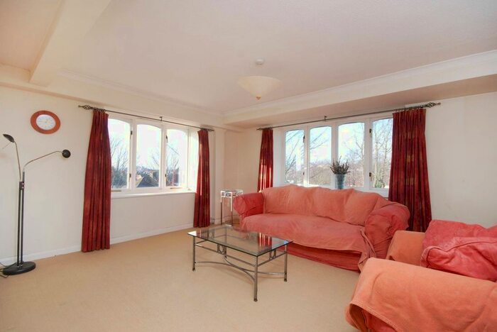 2 Bedroom Flat To Rent In Rothesay Avenue, Wimbledon, London, SW20