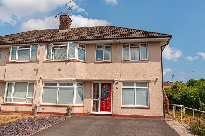 2 Bedroom Flat For Sale In Ebenezer Drive, Rogerstone, NP10