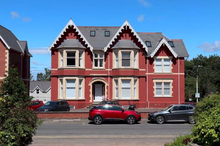 2 Bedroom Flat To Rent In Western Road, GL50