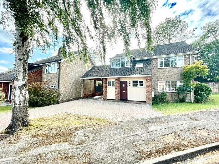 4 Bedroom Detached House To Rent In Yarnton Close, Emmer Green, Reading, Berkshire, RG4