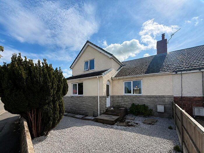 4 Bedroom End Terrace House To Rent In Shrewsbury Road, Bircotes, Doncaster, DN11