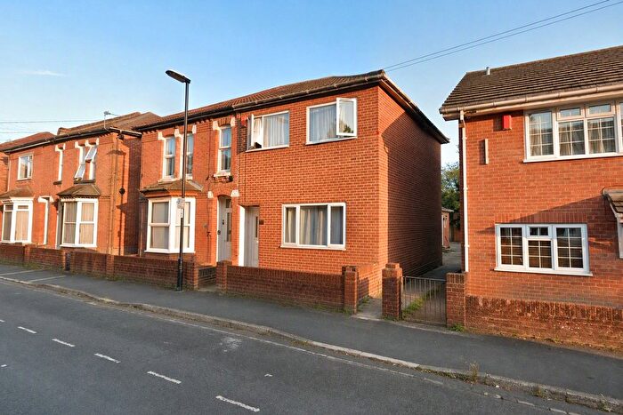 7 Bedroom End Of Terrace House For Sale In Cromwell Road, Polygon, Southampton, Hampshire, SO15