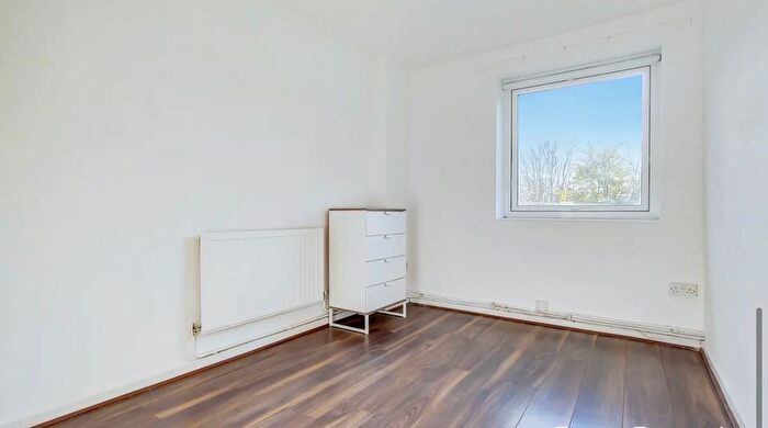 3 Bedroom Flat To Rent In Peckham Park Road, London, SE15